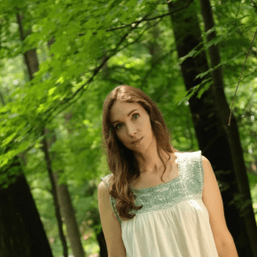 Kat Lee Rivers Redefines Resilience with “American Heartbreak (Acoustic&nbsp;Version)”