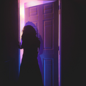 Scarlett Macfarlane Balances Raw Vulnerability and Pop-Rock Power on&nbsp;“Sorry”