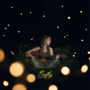 Scarlett Macfarlane Bottles Nostalgic Joy on Sentimental Pop Single&nbsp;“Fireflys”